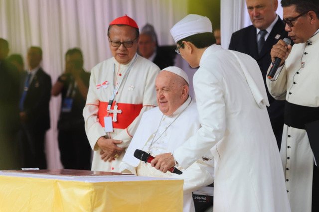 Jadi Momen Bersejarah, Paus Tandatangani Deklarasi di Terowongan Silaturahmi