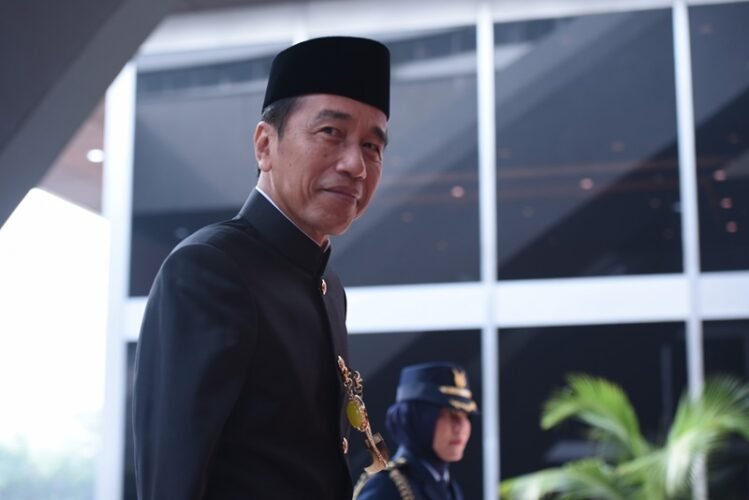 Sepuluh Tahun Menjabat, Presiden Jokowi Bangun Fondasi Pembangunan Indonesia Sentris