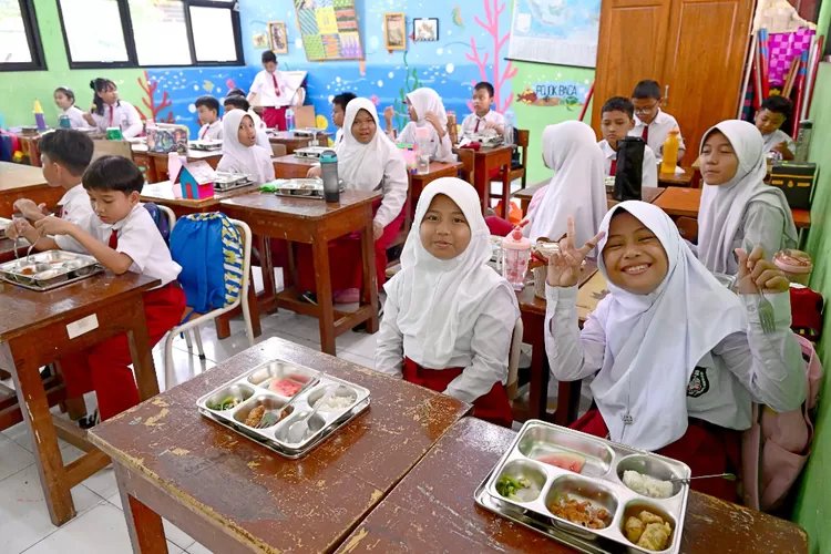 Program Makan Bergizi Gratis: Wujud Komitmen Pemerintah Menjaga Kesehatan Siswa