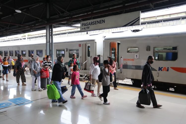 Pemerintah Beri Diskon Tiket Transportasi Umum pada Mudik Lebaran 2025